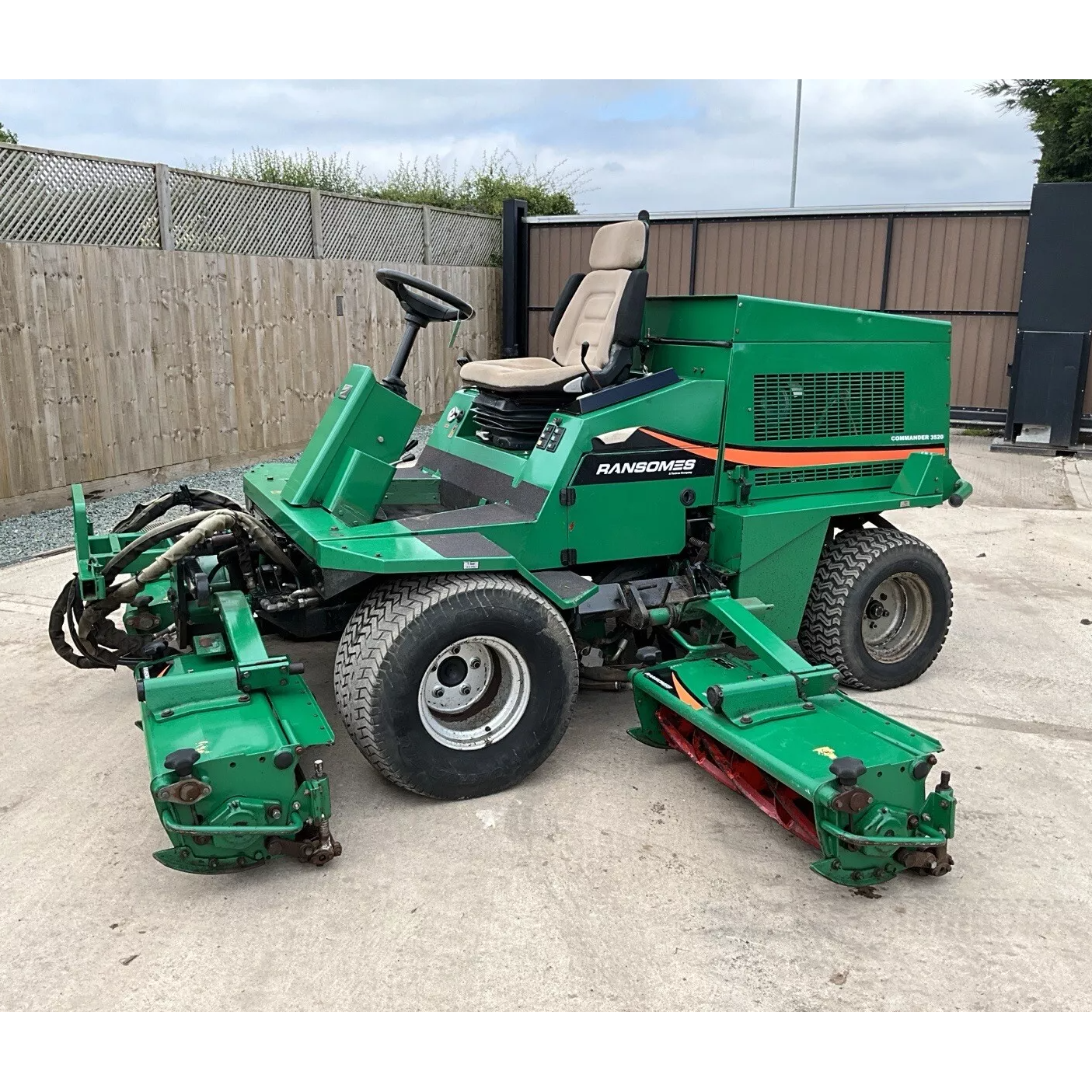 RANSOMES COMMANDER 3250 5 GANG CYLINDER RIDE ON LAWN MOWER